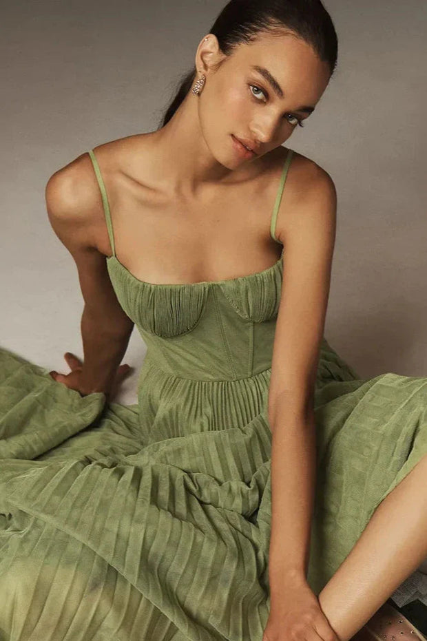 Elegant Black Cocktail Dress with Sweetheart Neckline and Pleated Tulle Design - Party Dress for Women