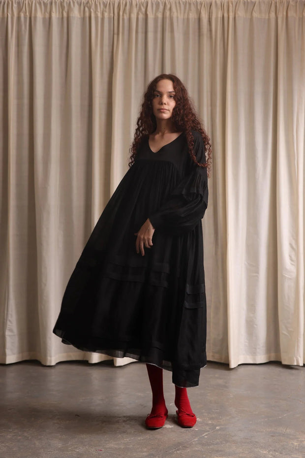 Elegant Women's Black Midi Dress with V-Neck and Exaggerated Sleeves – Perfect Cocktail or Formal Dress