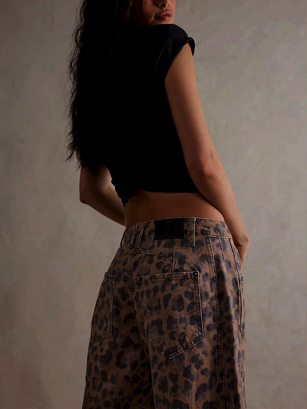 Leopard Print Wide Leg Jeans with Mid-Rise Fit for Comfortable Stylish Wear 3