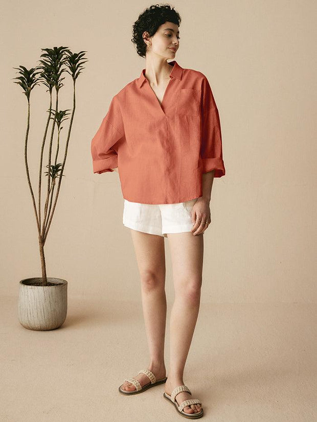 Oversized Women's Linen Shirt with V-Neck, Rounded Hem, and Side Pockets for Effortless Style