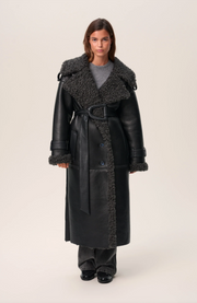 Shearling Trench Coat with Oversized Collar and Sculpted Waist Belt – Luxurious Cold-Weather Outerwear