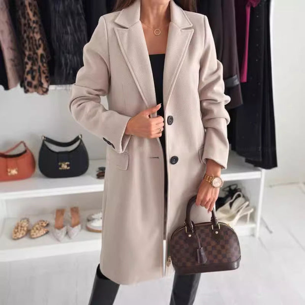 Structured Longline Coat with Tailored Lapels and Functional Pockets – Elegant Mid-Weight Outerwear