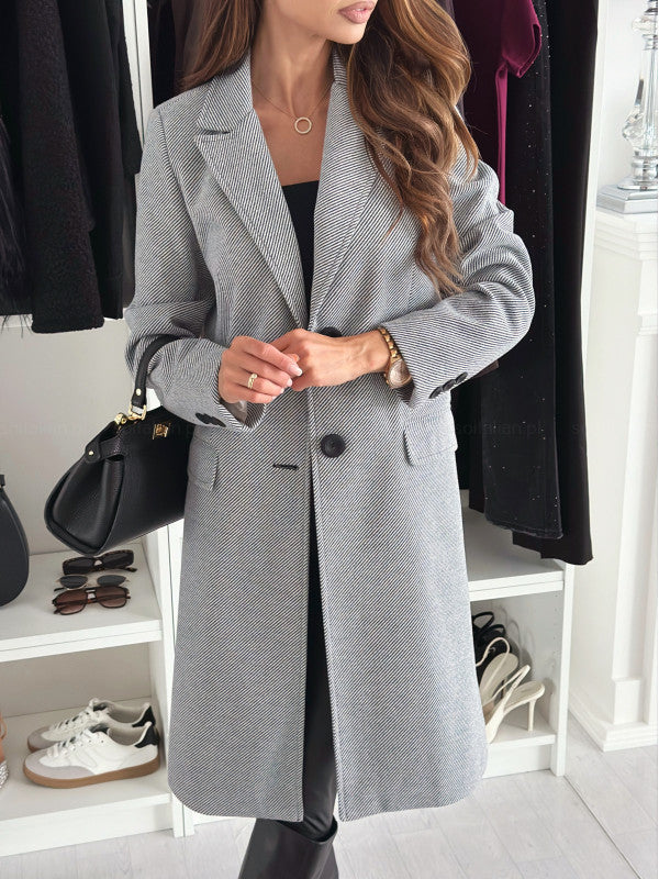 Structured Longline Coat with Tailored Lapels and Functional Pockets – Elegant Mid-Weight Outerwear