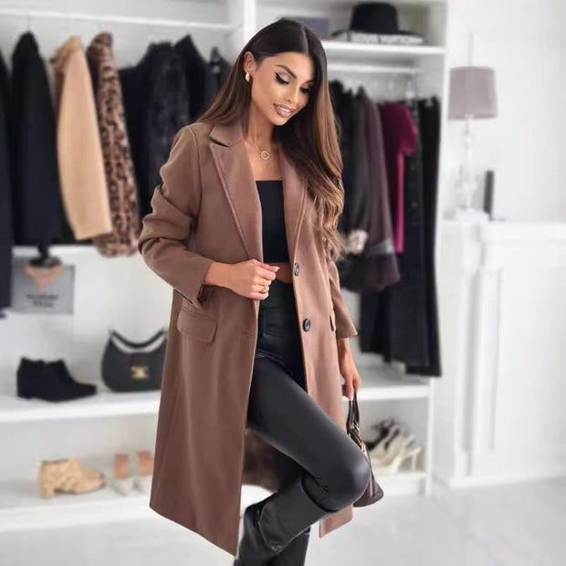 Structured Longline Coat with Tailored Lapels and Functional Pockets – Elegant Mid-Weight Outerwear