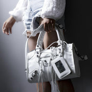 Genuine Leather Handbag – Classic Elegance and Handcrafted Finish for a Refined Style-Cramta